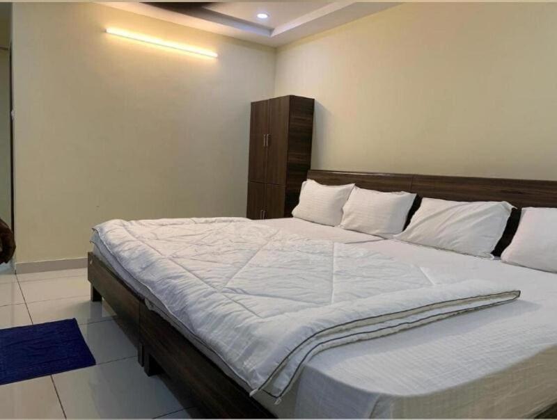 Oyo Flagship 80855 Hotel R Grand Vidzsajavádá Kültér fotó