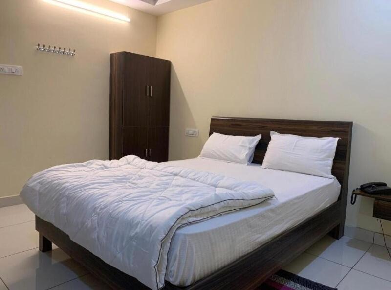Oyo Flagship 80855 Hotel R Grand Vidzsajavádá Kültér fotó