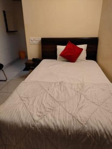 Oyo Flagship 80855 Hotel R Grand Vidzsajavádá Kültér fotó