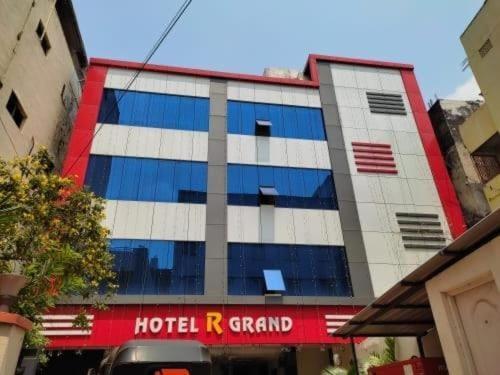 Oyo Flagship 80855 Hotel R Grand Vidzsajavádá Kültér fotó